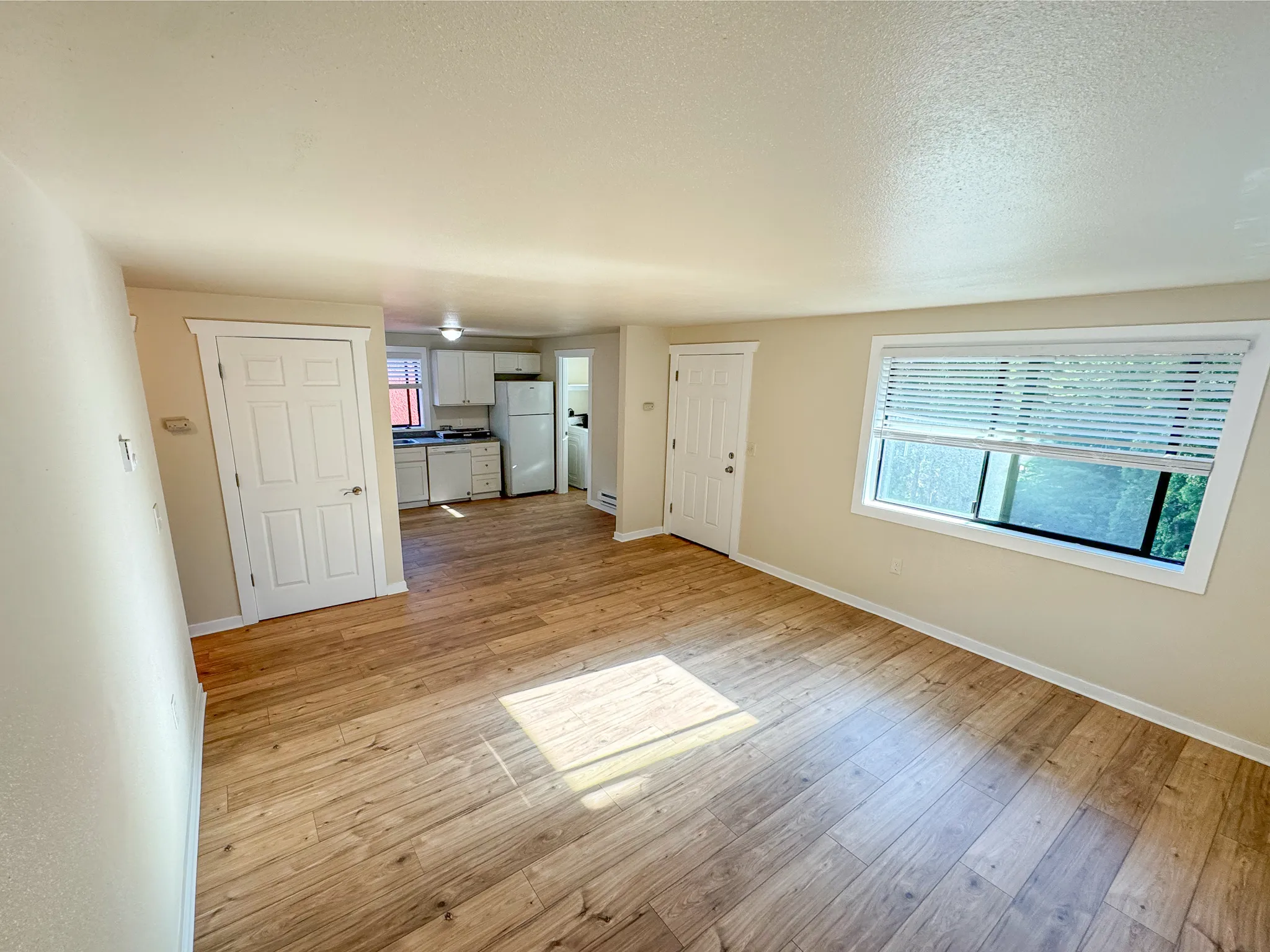 Modern beautiful kitchen with new luxury vinyl flooring installed by Acosta Flooring West Seattle